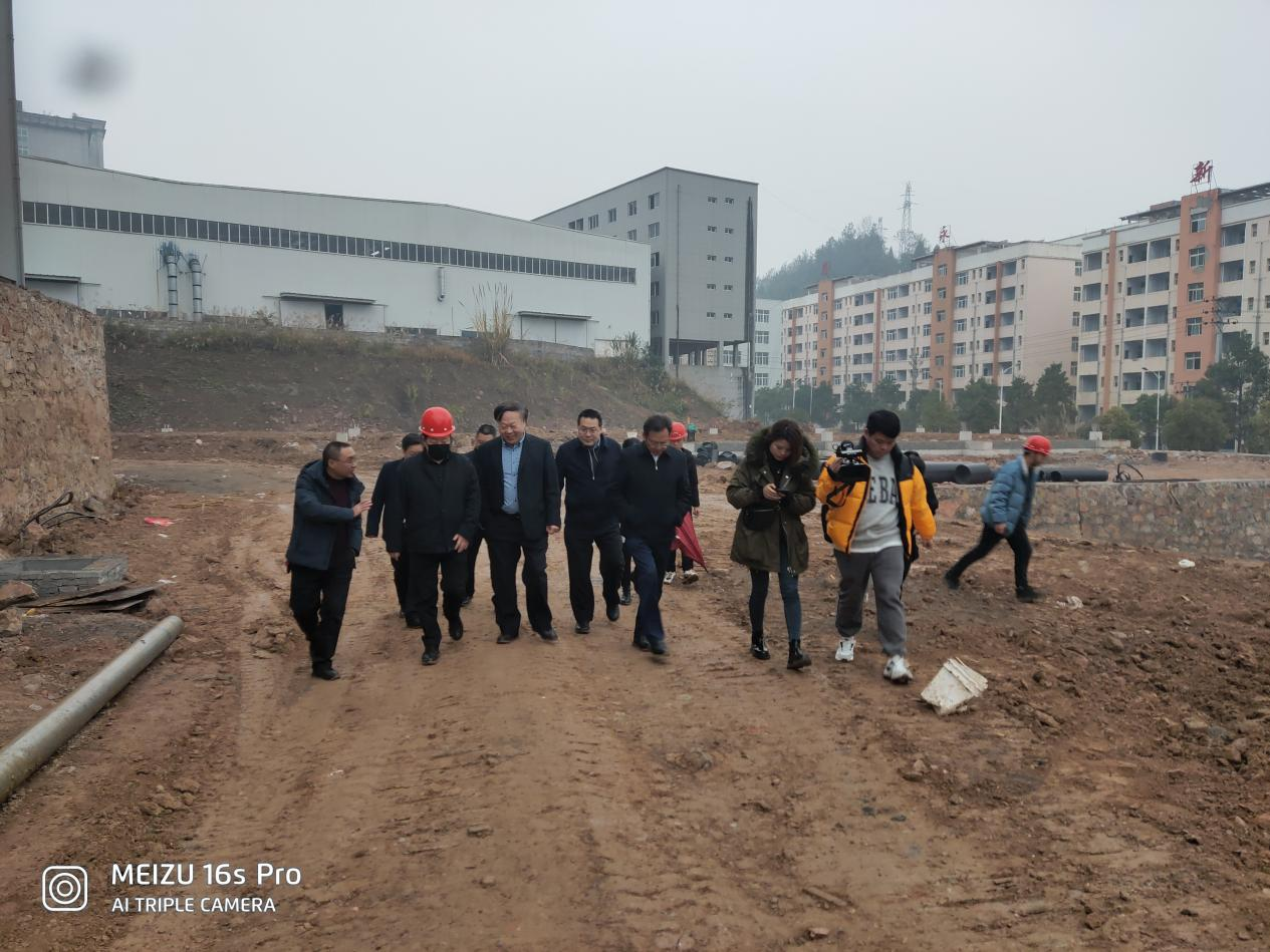 中國工程院院士、國家飼料工程技術(shù)研究中心主任譙仕彥到重慶69調(diào)研指導(dǎo)