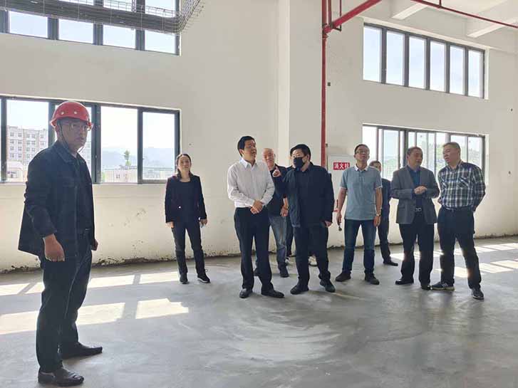 重慶市農(nóng)委畜牧處向品居處長(zhǎng)、晏亮副處長(zhǎng)、畜牧總站李發(fā)玉研究員等一行到重慶69畜牧調(diào)研指導(dǎo)